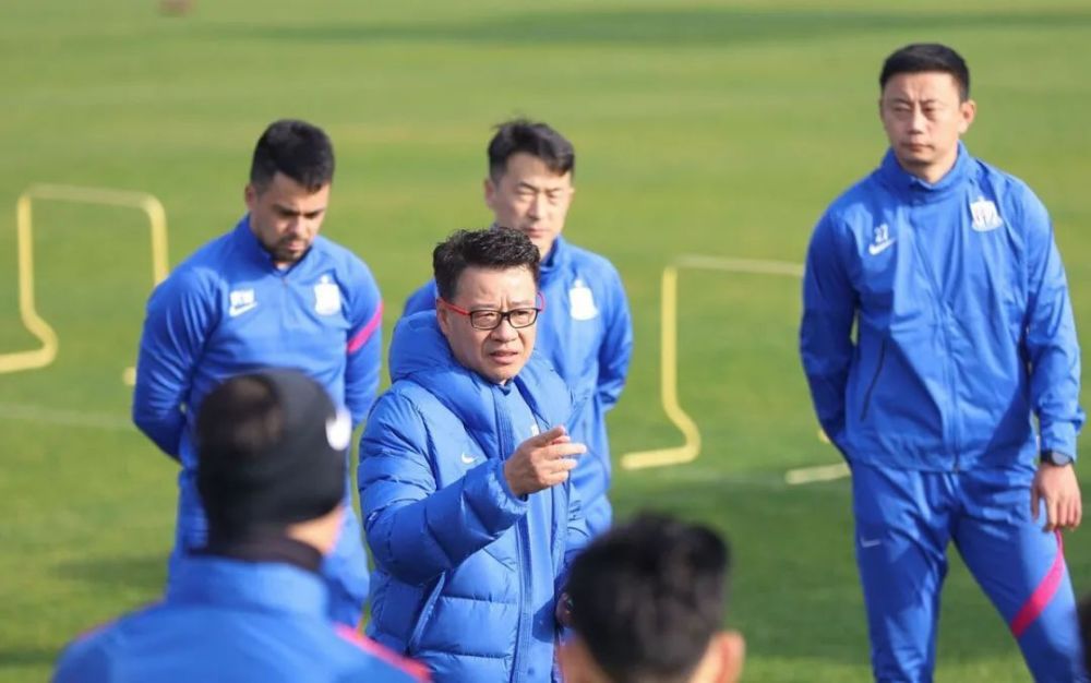 因为罗马在主场以2-0击败布拉格斯拉维亚，而作客以相同比分输掉比赛，这意味着他们的交手纪录完全相同。
